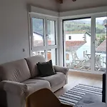 Mirando A Picos De Europa Potes