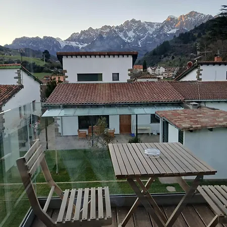 Mirando A Picos De Europa