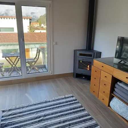 Mirando A Picos De Europa بيت للعطل