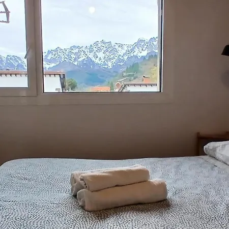 Mirando A Picos De Europa Nyaraló Potes