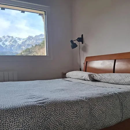 Mirando A Picos De Europa