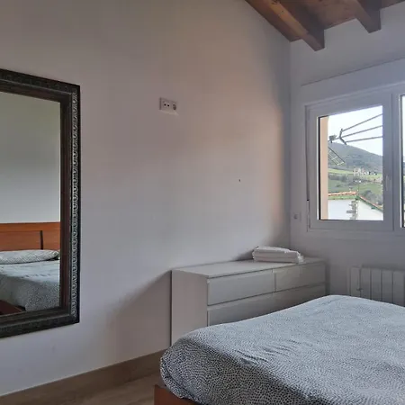 Mirando A Picos De Europa Potes