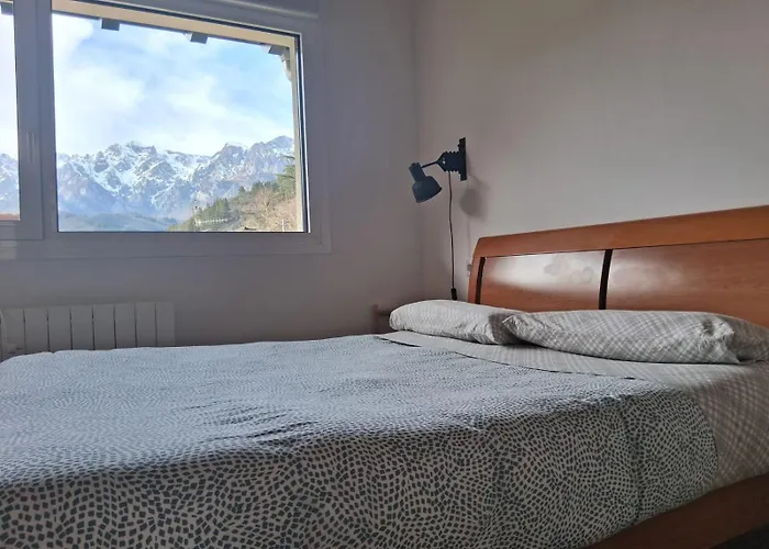 Mirando A Picos De Europa