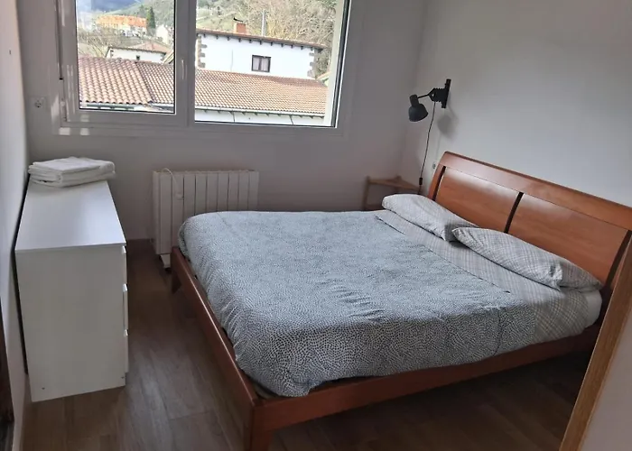 Mirando A Picos De Europa Potes